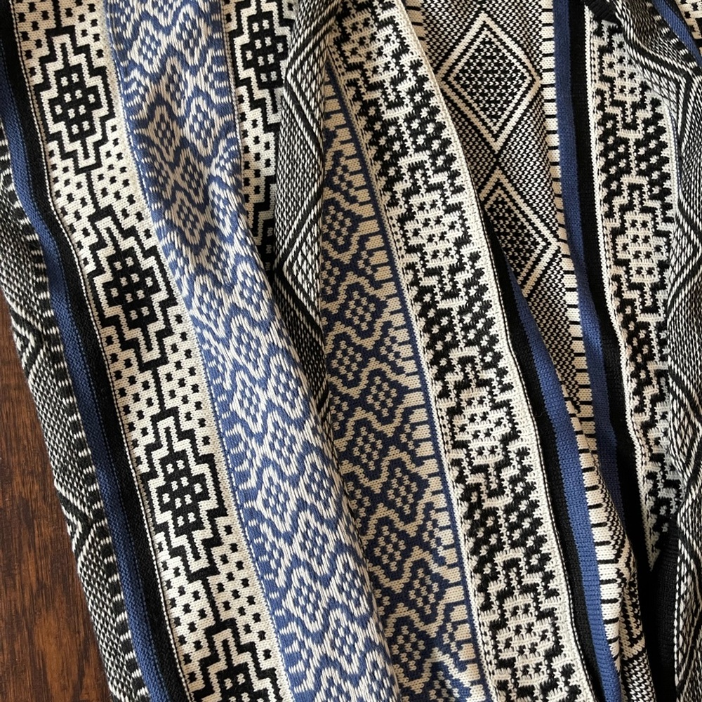 Aztec Poncho - Picture 3 of 5